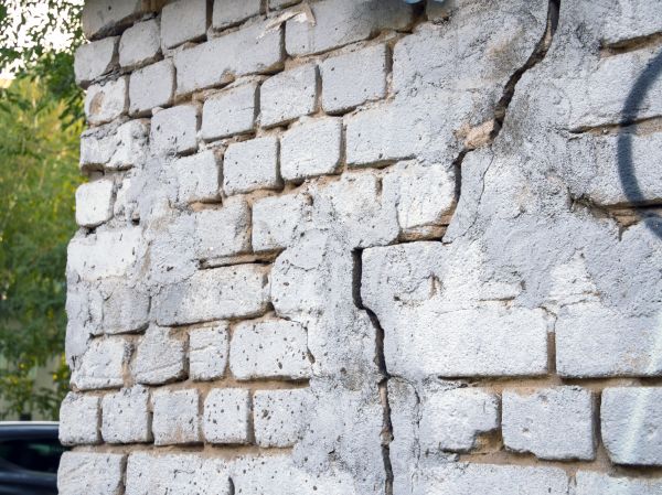 Cracked Brick Wall Repair in Ventura